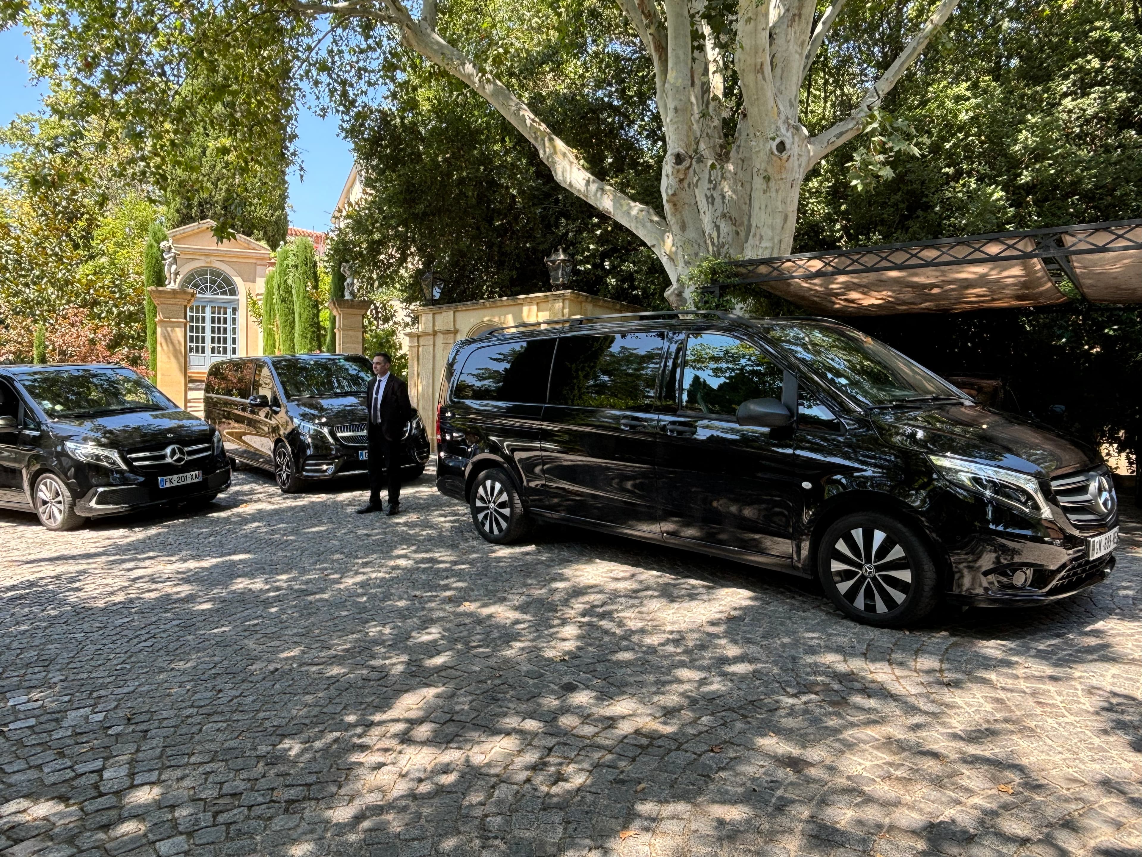 Mise à disposition avec chauffeur privé premium – AXL Limousine