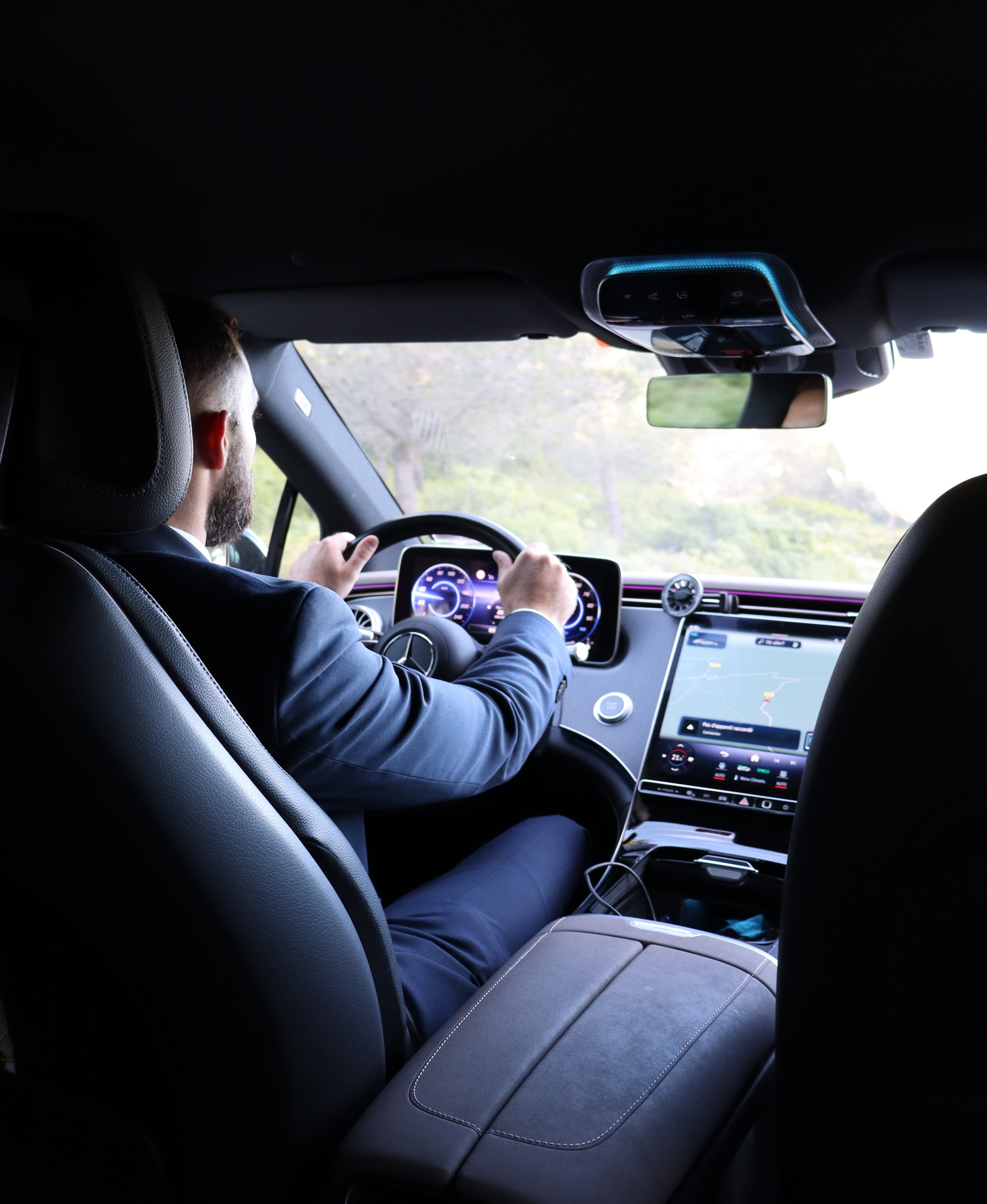 Transfert aéroport avec chauffeur privé haut de gamme – AXL Limousine